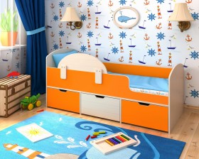 Кровать Малыш-мини с бортиком Дуб молочный/Оранжевый в Саргатском - sargatskoe.katalogmebeli.com | фото 1